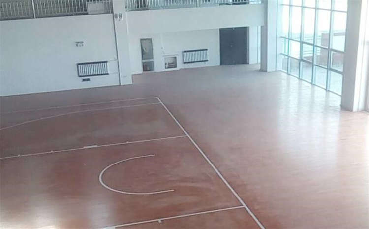 楓樺木籃球館木地板怎么維修？